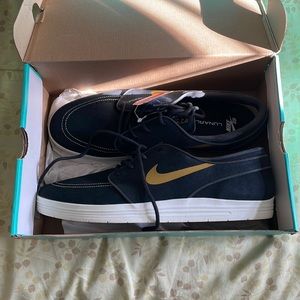 Men’s Nike SB Stefan Janoski shoes Brand New Size 13M